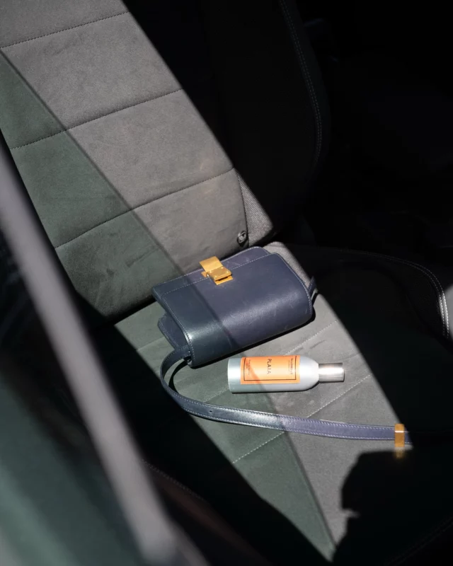 Vallebelle, en voiture. 

Nos brumes s’invitent dans vos trajets, pour faire de chaque instant, une parenthèse douce et parfumée. 
Un rituel simple, le luxe discret de voyager lors de tous vos moments du quotidien. 

• Choisissez la vôtre et transformez votre habitacle 🎢

DA : @nabie_studio 
Photos : @sunrise_over_sea 

#vallebelle #paysbasque #inspiration #lifestyle #brumesparfumées #madeinfrance #ecoresponsable #gestesimple #voyagezchezvous